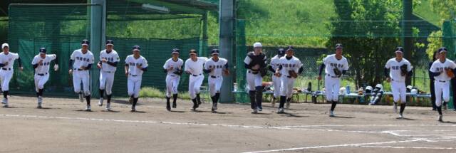 「歴史を変える」　新監督のもと奮闘中　三重県立四日市西高硬式野球部　