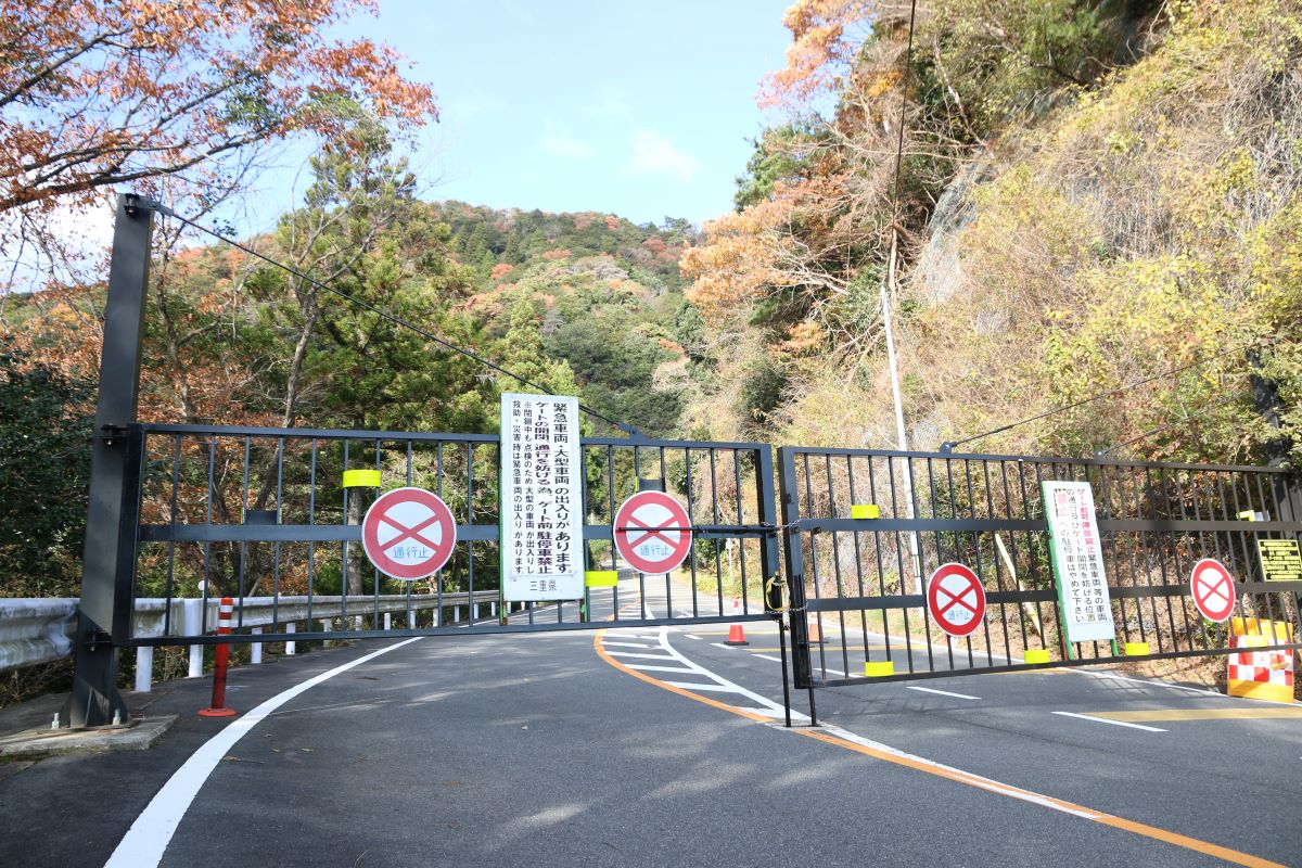 滋賀県側で冠雪確認　予定早め冬期通行止めに　国道477号の旧鈴鹿スカイライン