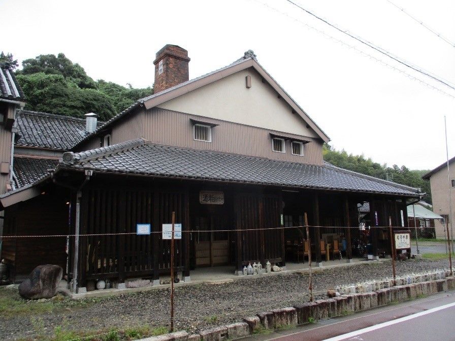 四日市の神楽酒造酒蔵兼釜場と西酒蔵が国登録有形文化財に